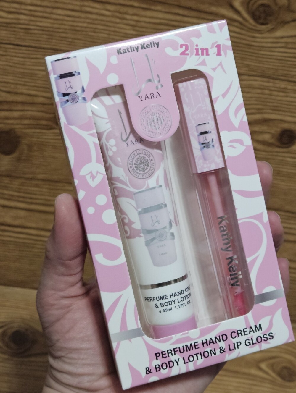 Yara Kathy Kelly 2-in-1 Hand Cream & Lip Gloss Set Pink - Picture 4 of 4